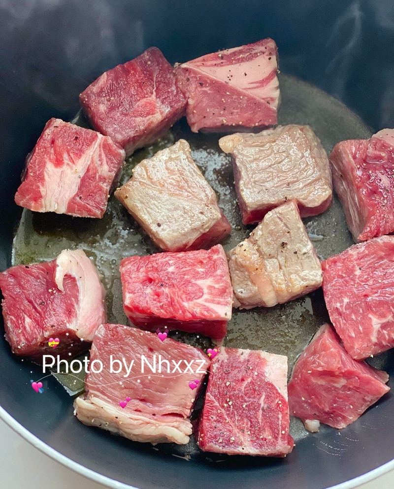 Beef with Cheese and Tomato