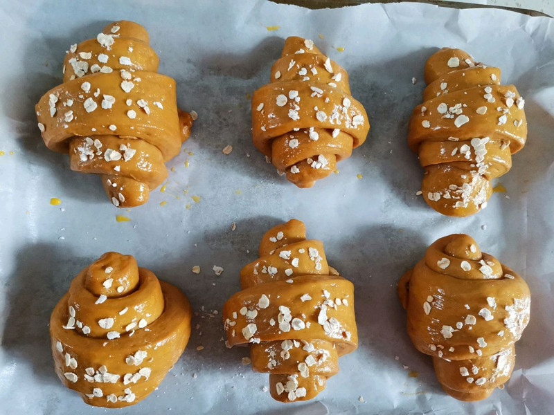 Brown Sugar and Dates Bread Roll