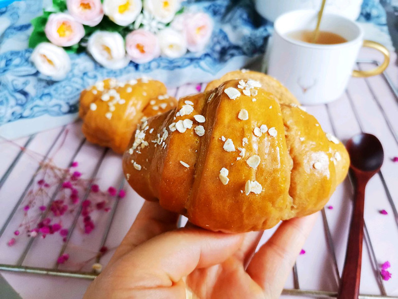 Brown Sugar and Dates Bread Roll