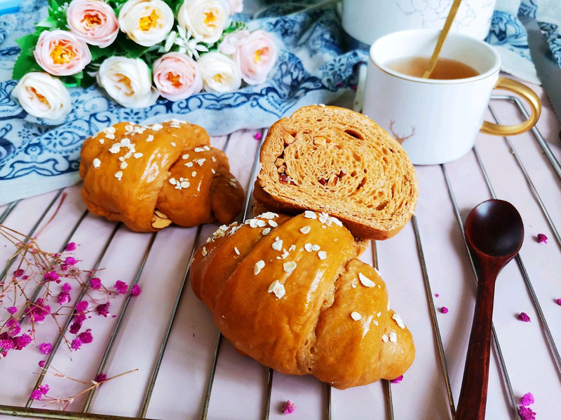 Brown Sugar and Dates Bread Roll