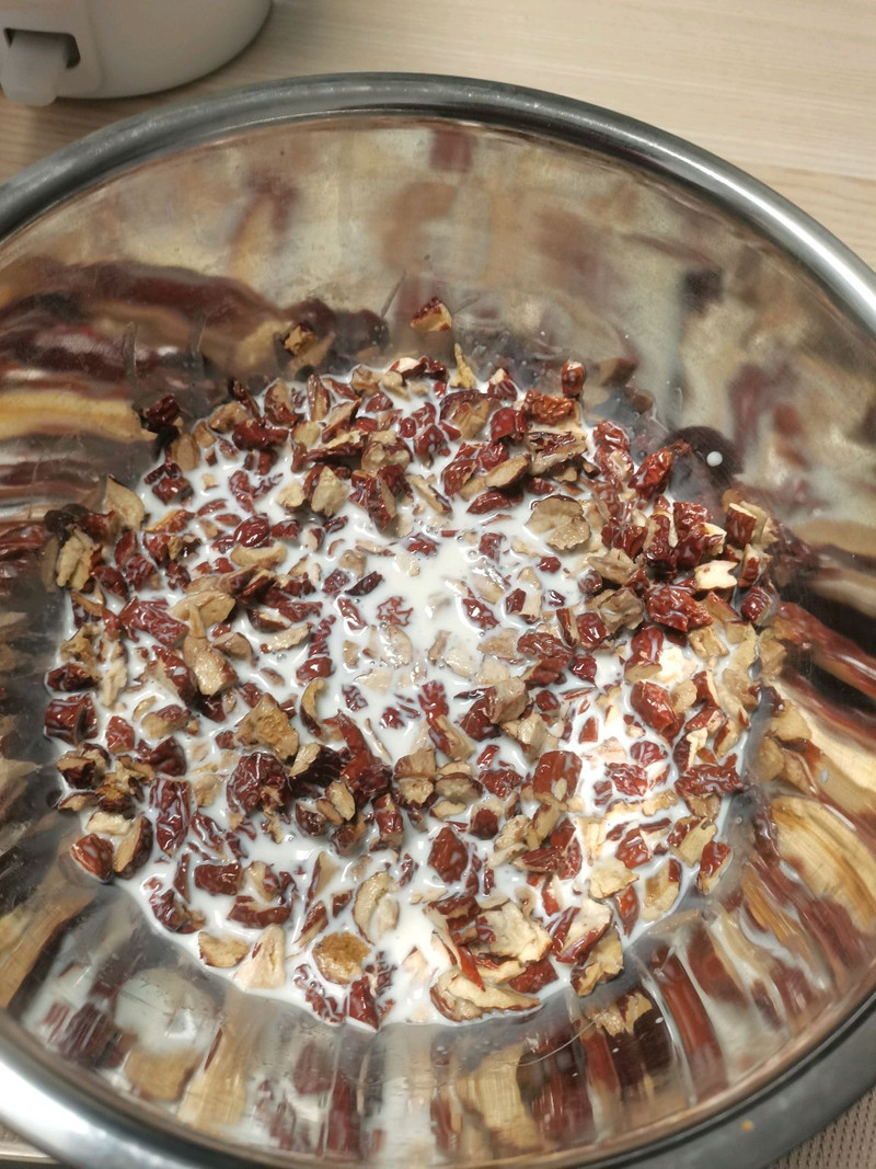 glutinous rice cake with red dates