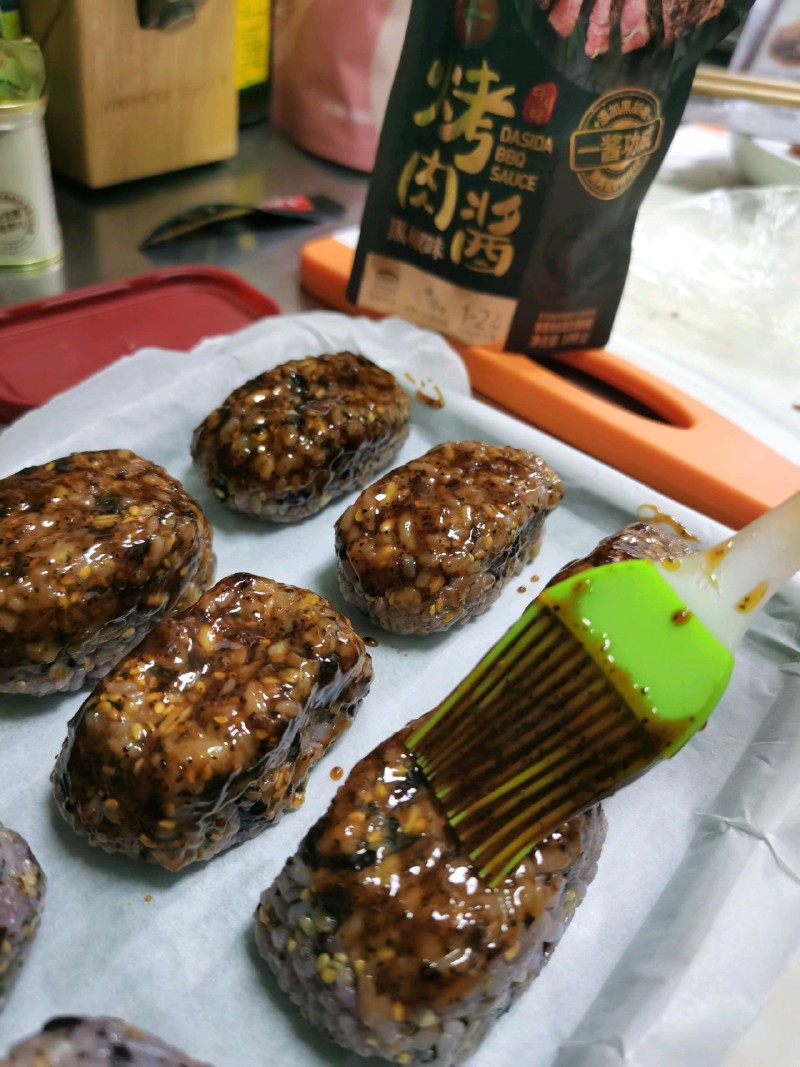 Grilled Rice Balls with Black Pepper Sauce