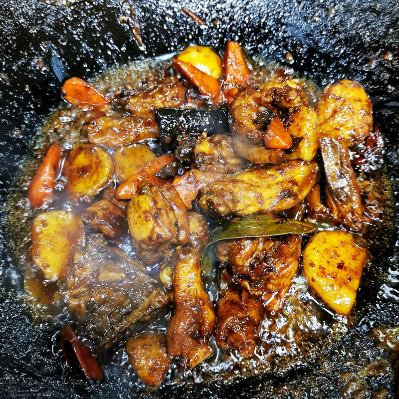 Roasted Chicken with Carrots and Potatoes