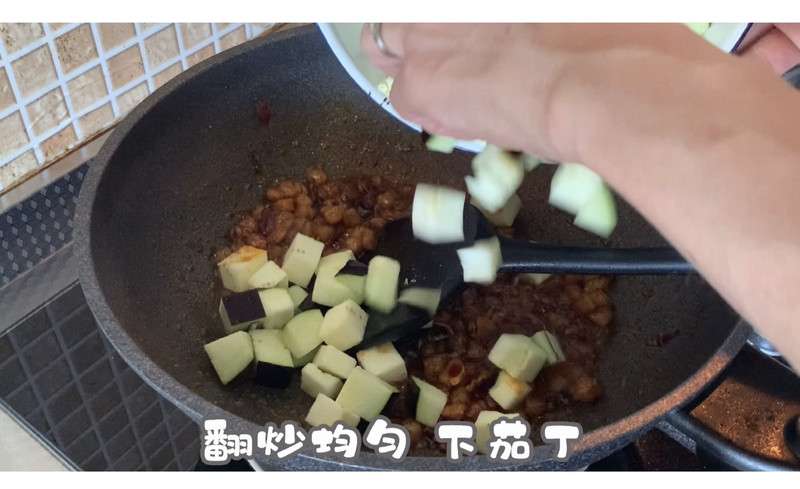 Spaghetti with diced eggplant