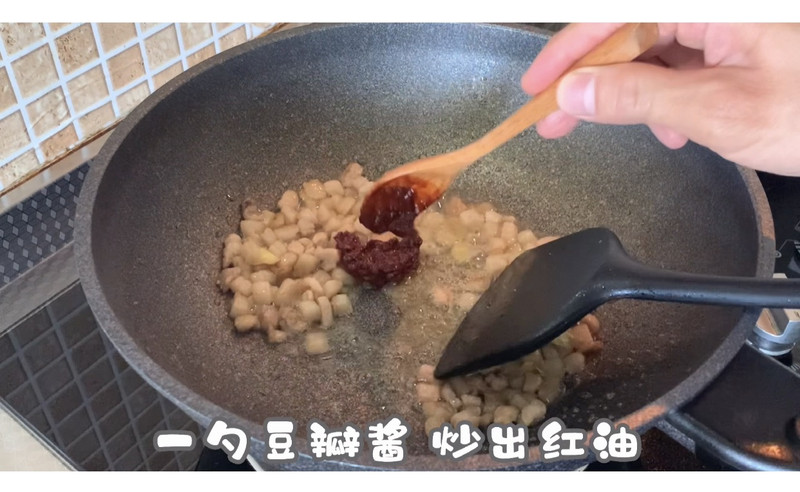 Spaghetti with diced eggplant