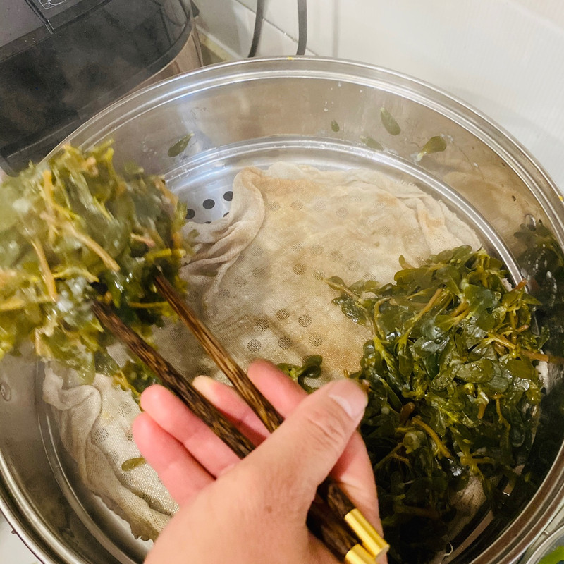 Ants and Vegetables Bun