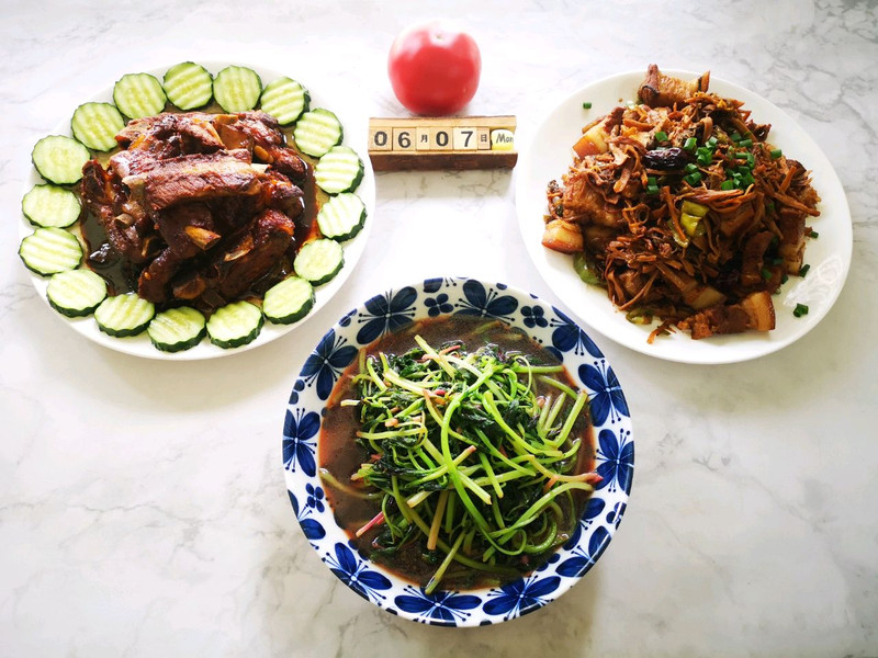 Braised Pork with Dried Plum Cabbage and Bamboo Shoots