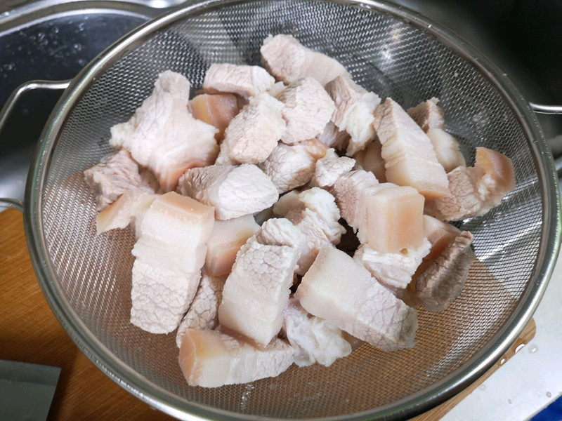Braised Pork with Dried Plum Cabbage and Bamboo Shoots