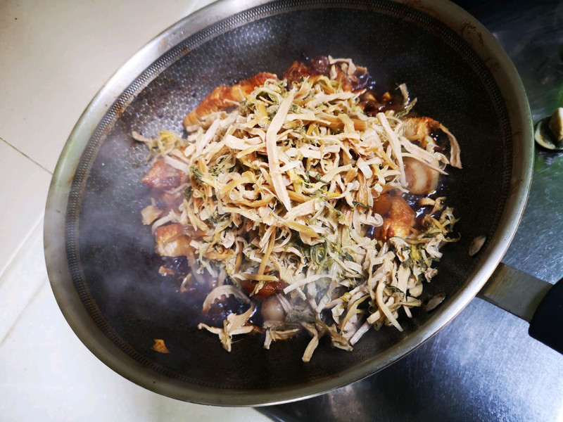 Braised Pork with Dried Plum Cabbage and Bamboo Shoots
