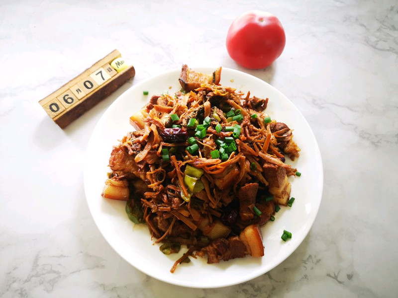 Braised Pork with Dried Plum Cabbage and Bamboo Shoots