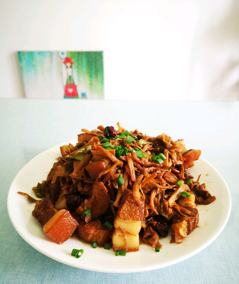 Braised Pork with Dried Plum Cabbage and Bamboo Shoots