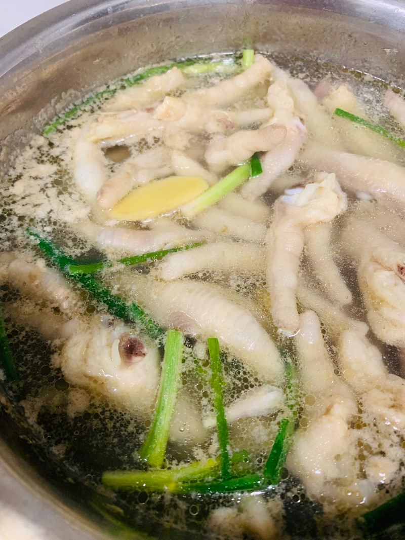 Chicken Feet with Garlic
