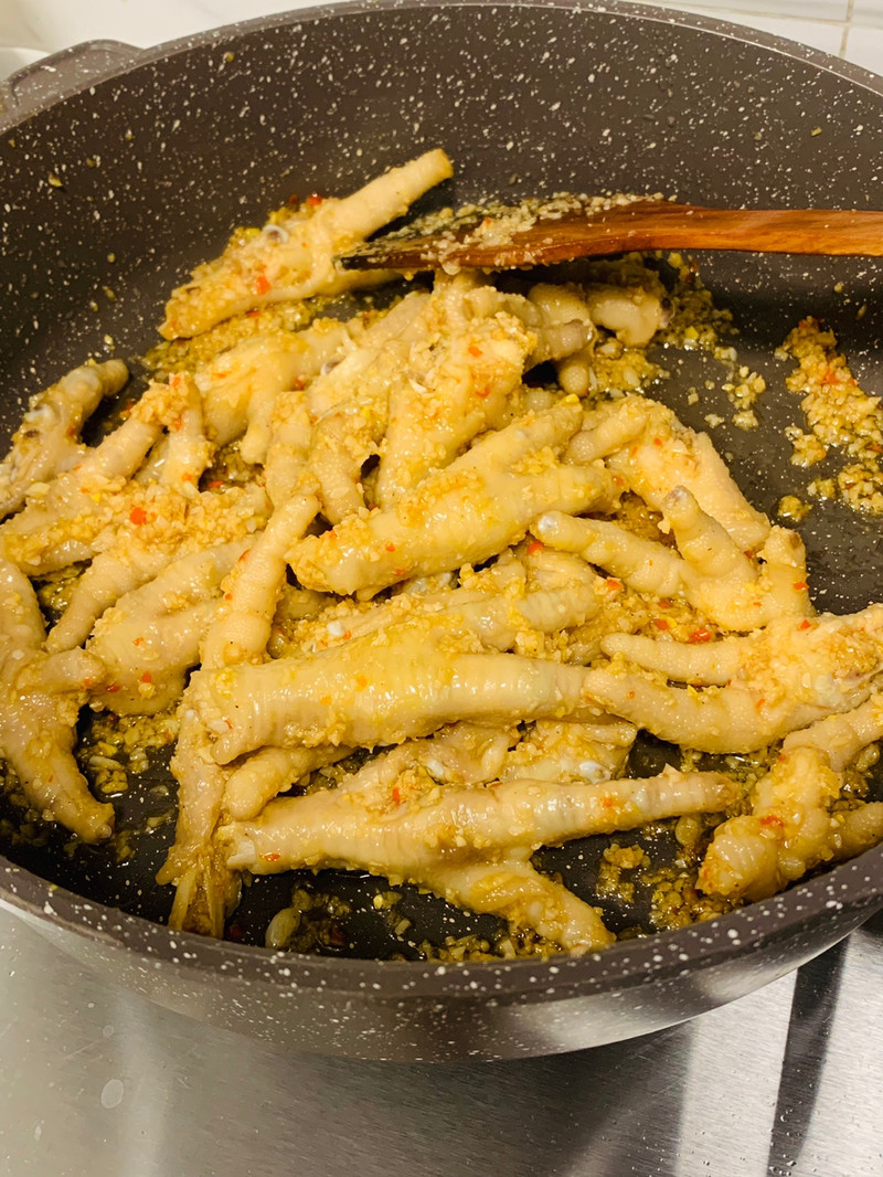 Chicken Feet with Garlic