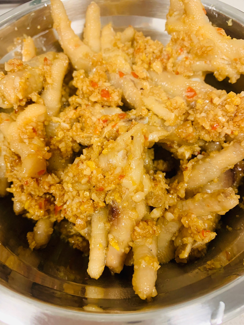 Chicken Feet with Garlic