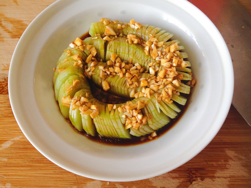 Chinese cucumber in strawberry sauce
