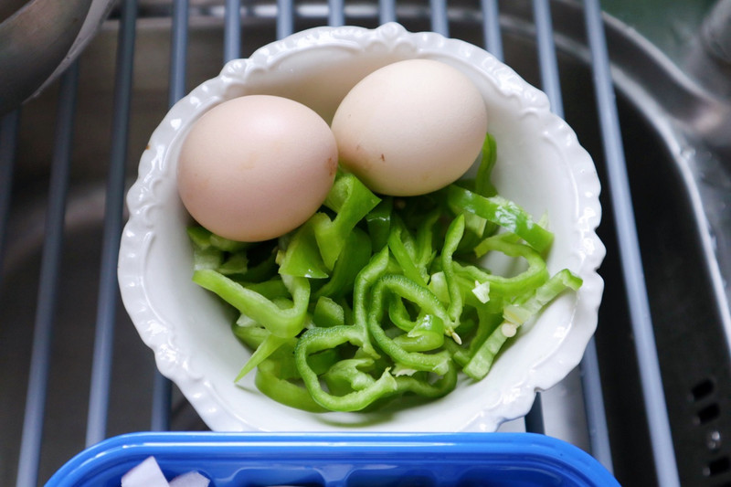 Scrambled Eggs with Tomato and Green Pepper