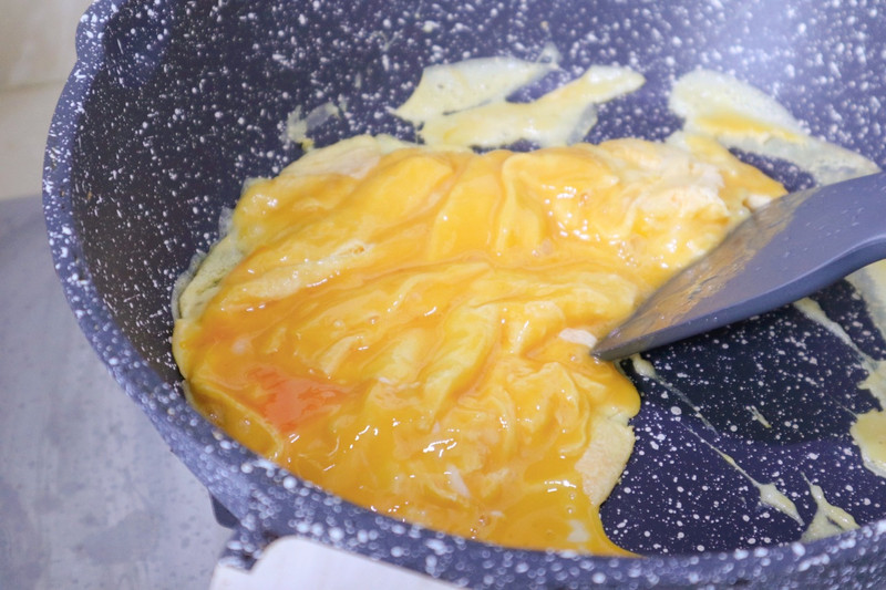 Scrambled Eggs with Tomato and Green Pepper