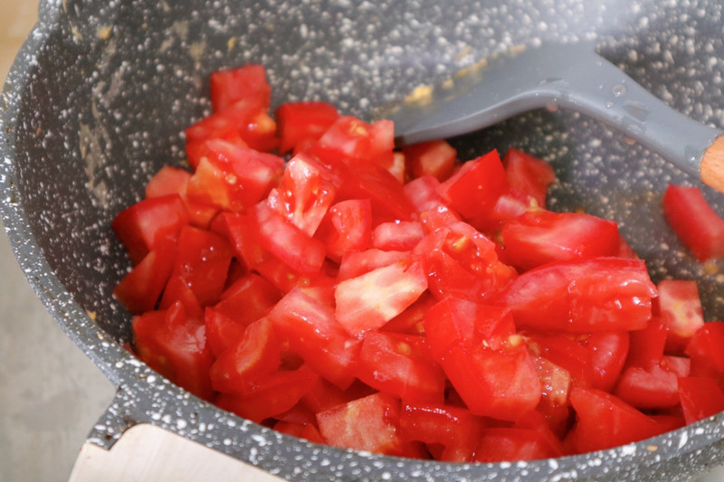 Scrambled Eggs with Tomato and Green Pepper