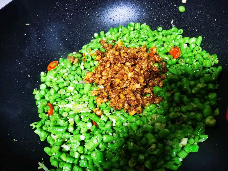 Stir Fried Minced Pork with Beans