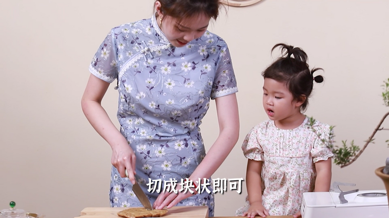 Yam Cake with Buddha Hands