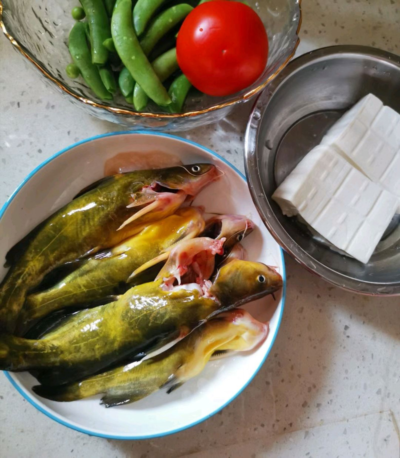 Yellow Bone Fish Soup with Bean Curd